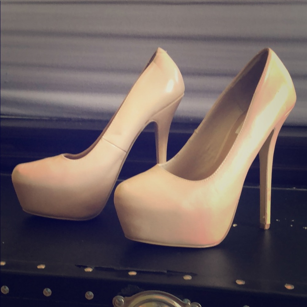 Steve Madden Nude Pumps